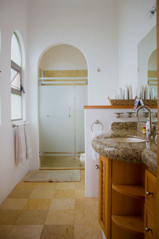 Suite III (2nd Flr) - Shower