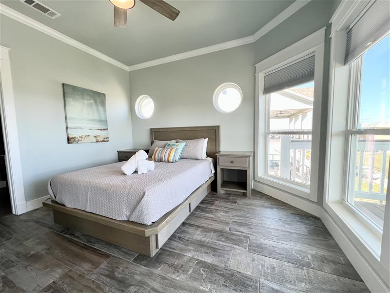 Crystal Paradise Bedroom 4: Bright queen bedroom with ensuite connection, ideal for guests or family stays.