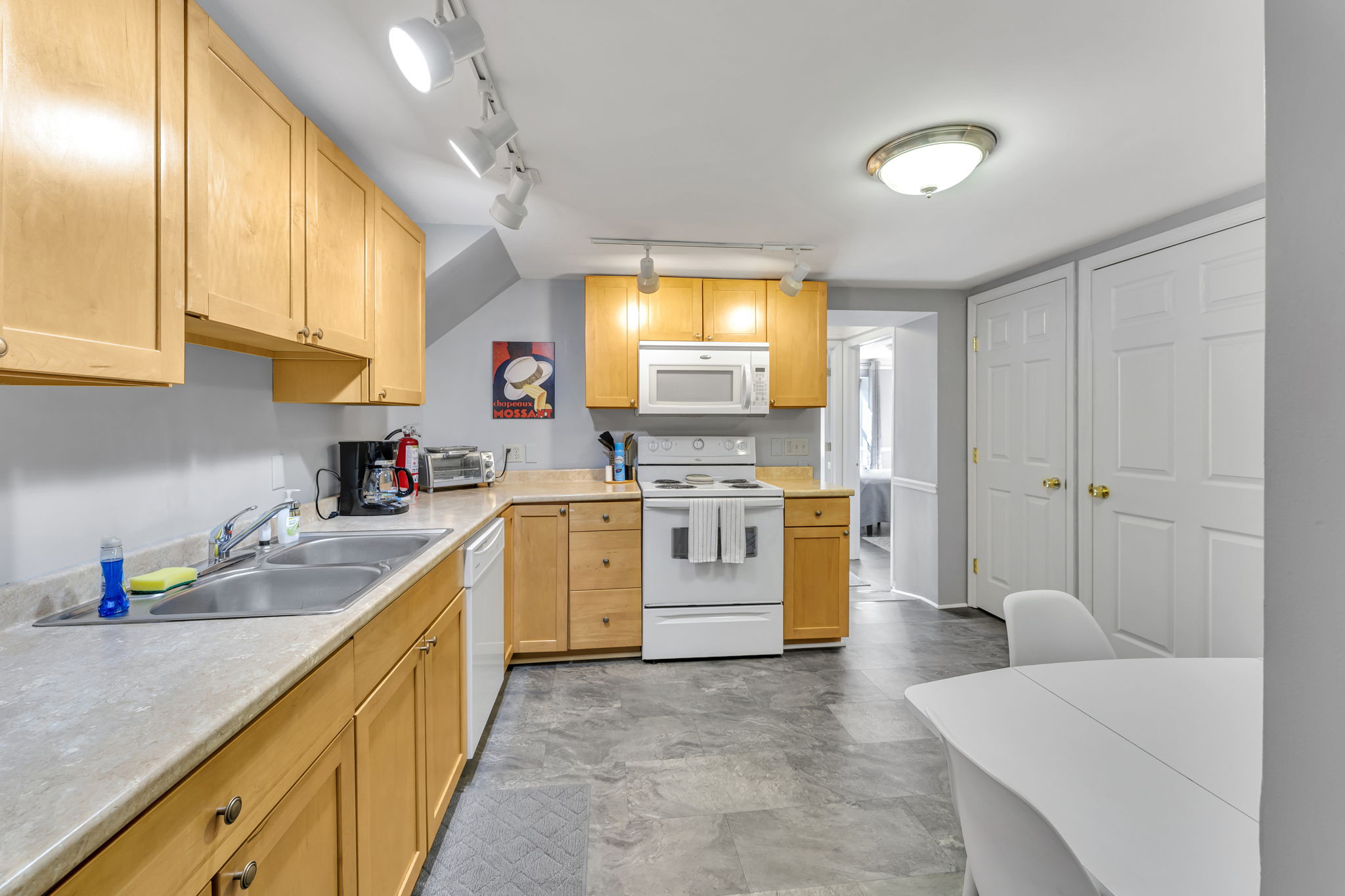 Creamery Apt 7 kitchen / dining