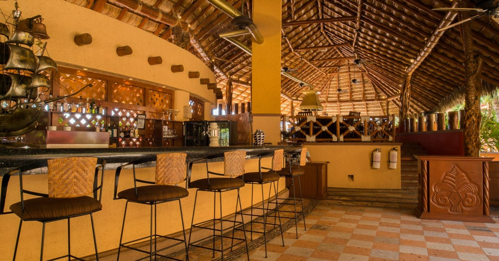 Outdoor Dining at Playa Grande, Vacation Travel Exclusives