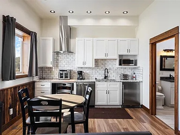 The Buffalo Suite offers a kitchenette for all of you snacks and light meal preparing.