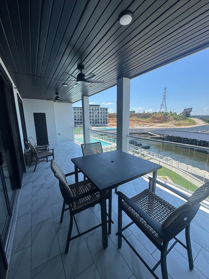 Sitting areas on the balcony