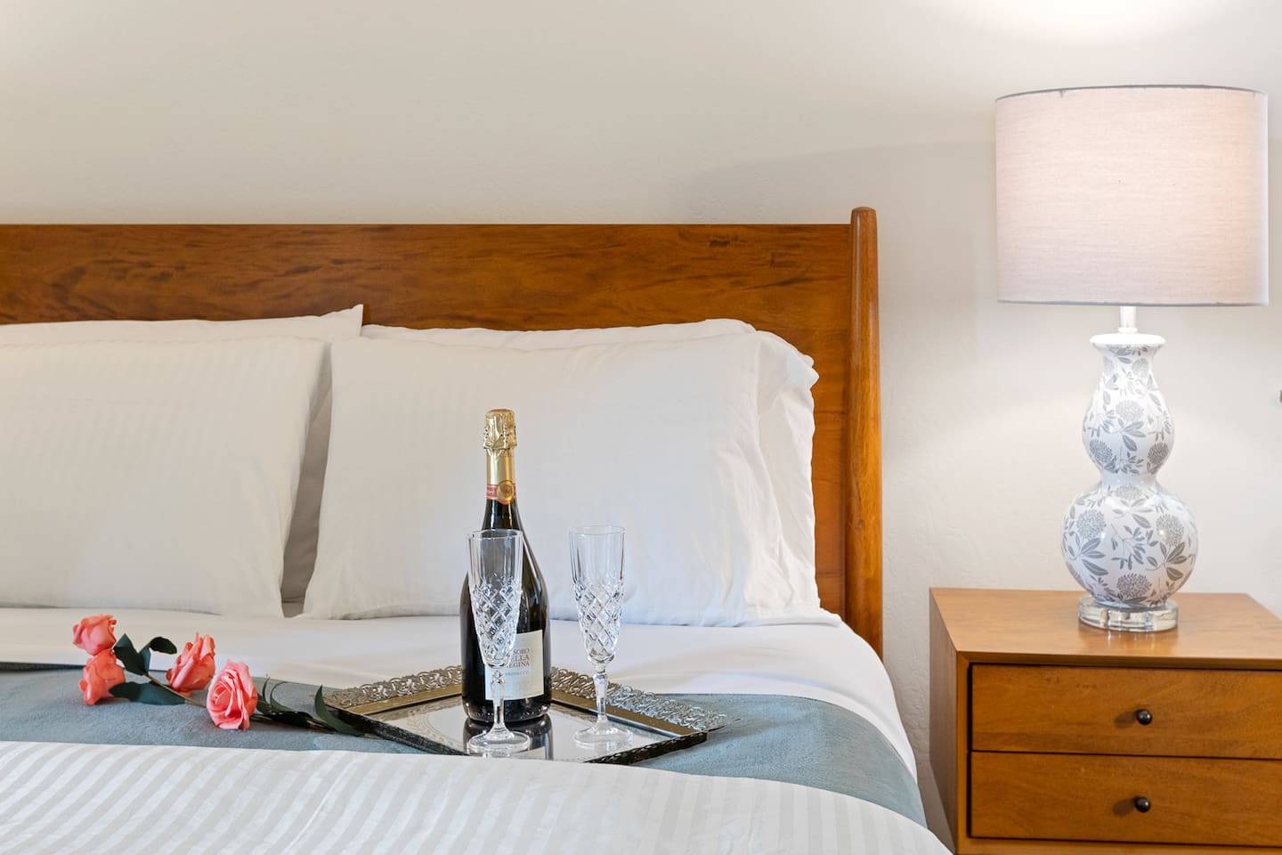 Master Bedroom with Queen Bed.