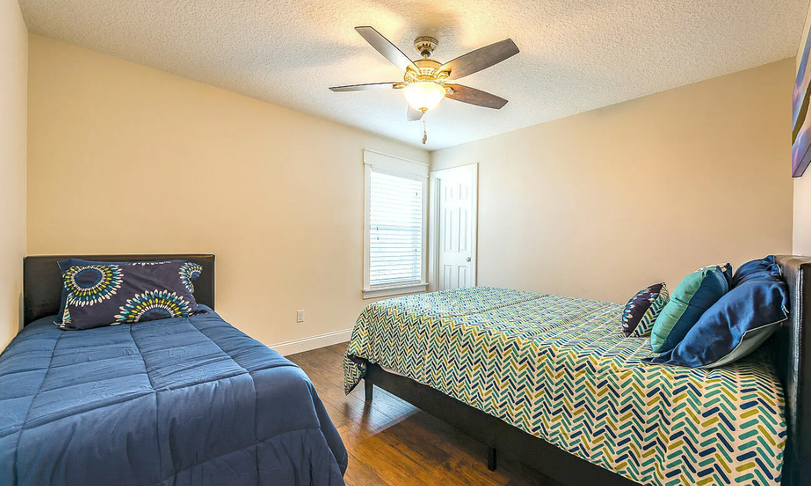 Queen & Twin Bed on Third Floor