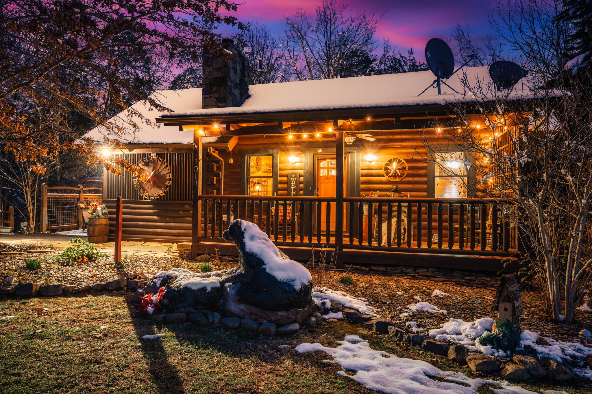 Our cabin is located in the charming neighborhood of Echota. It's special here <3