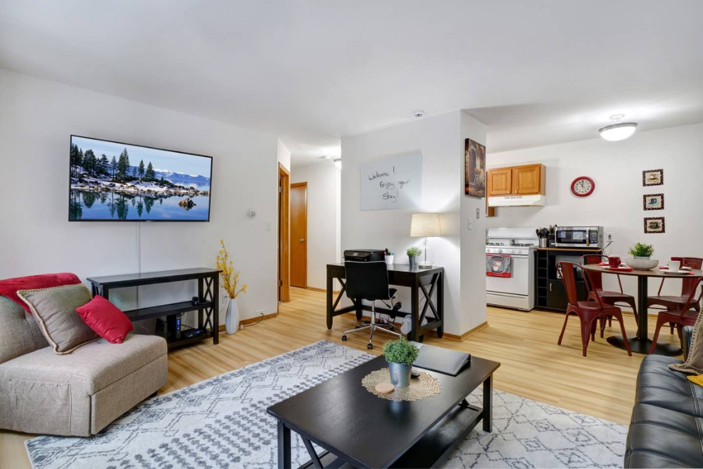 Plenty of space to relax, eat and enjoy yourself.