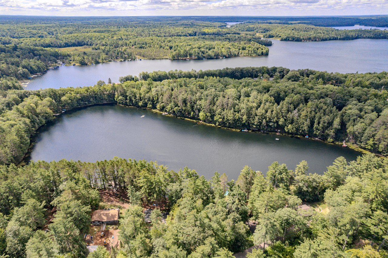 Enjoy a range of premium amenities designed for your comfort and convenience, from modern appliances to tranquil outdoor spaces with direct access to the lake