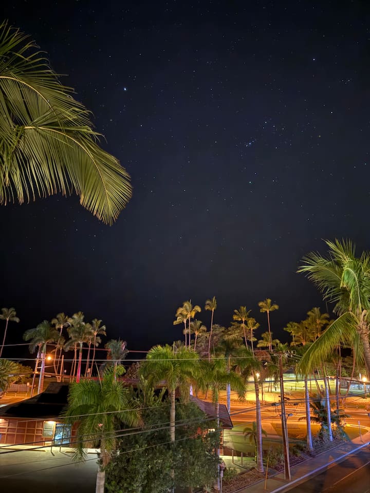 Gorgeous ocean and stars view from the lanai 