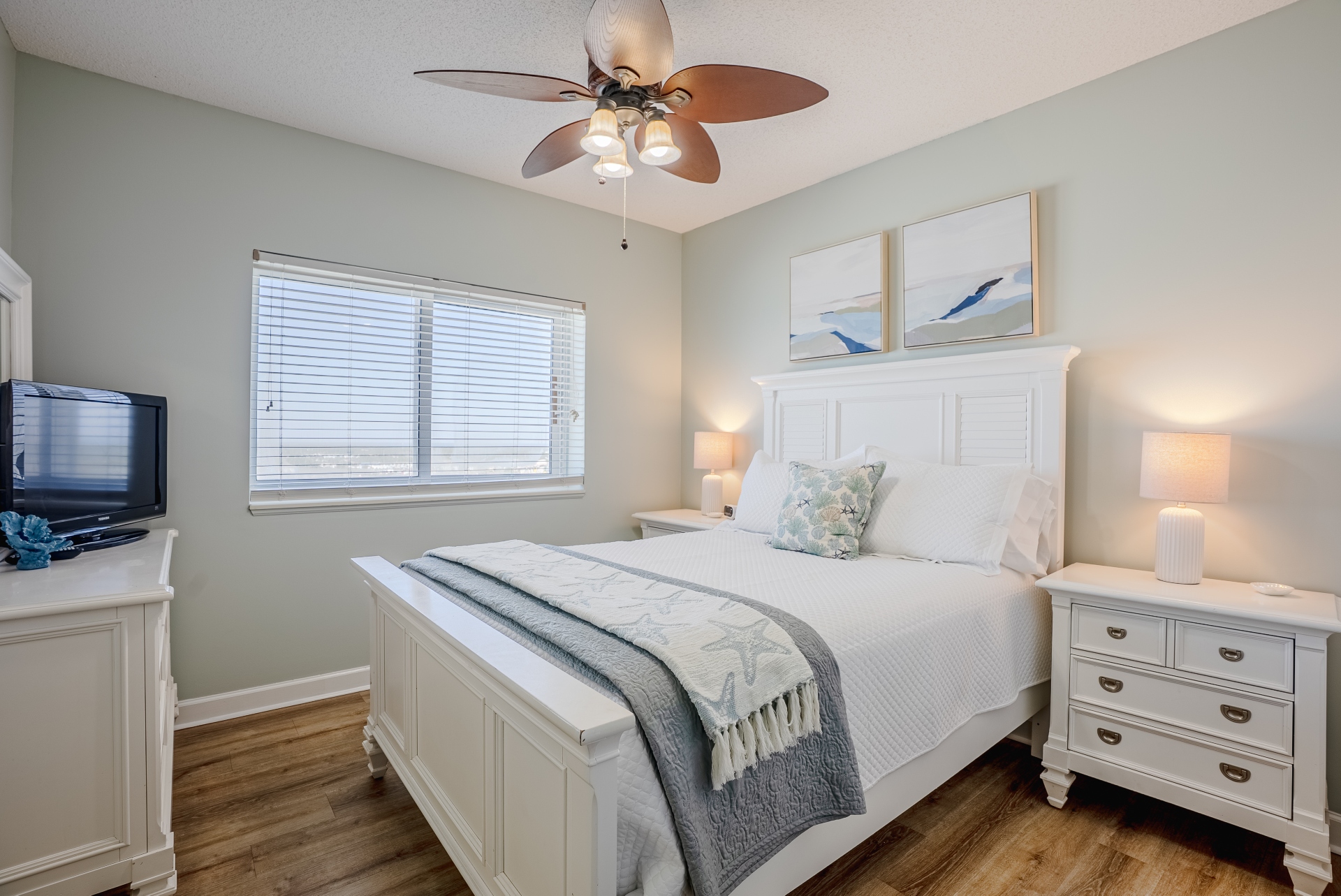 Bedroom #3 with queen bed