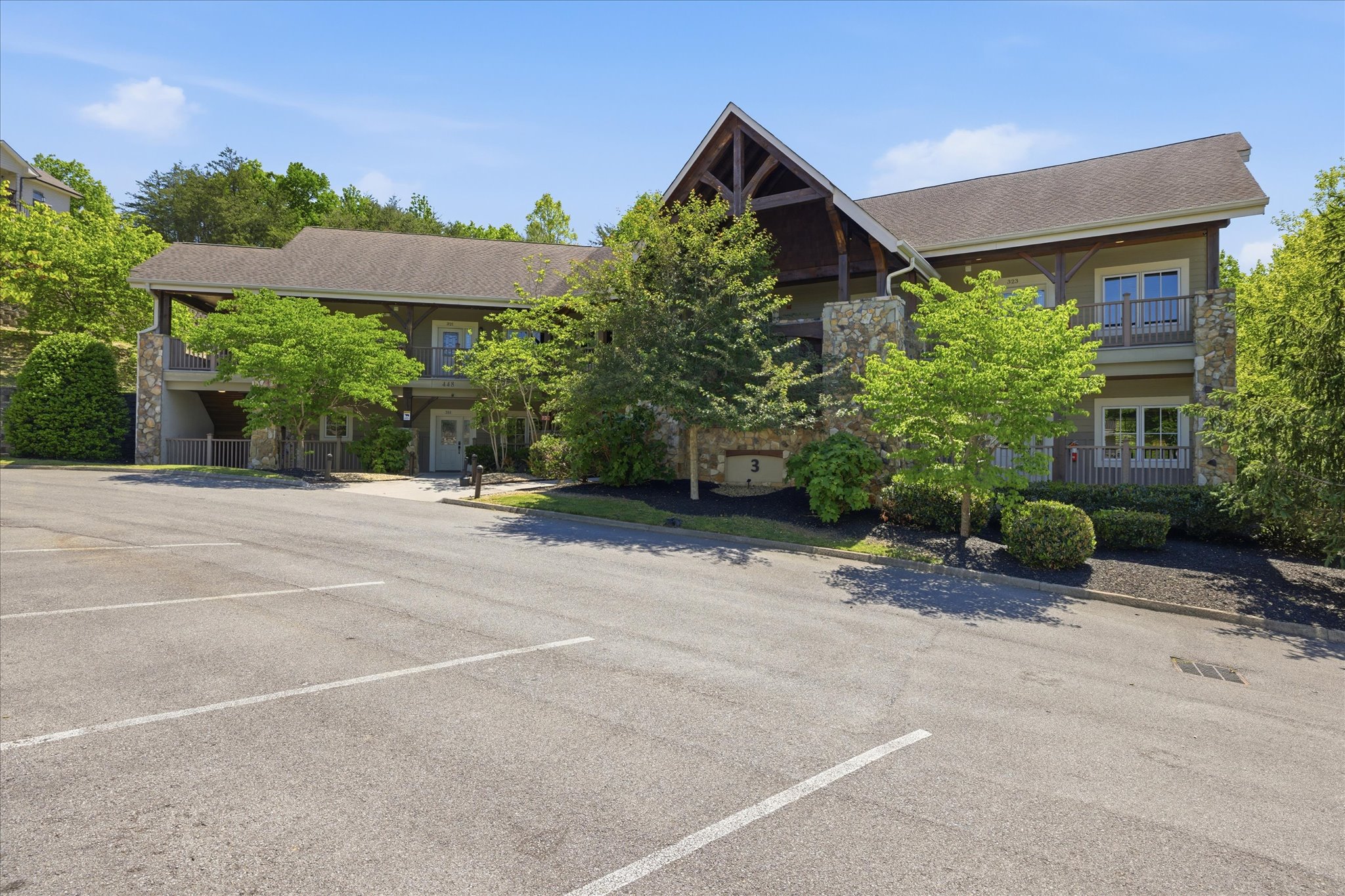 Pull right up and park just steps from the building, making unloading and coming and going throughout your stay quick and easy.