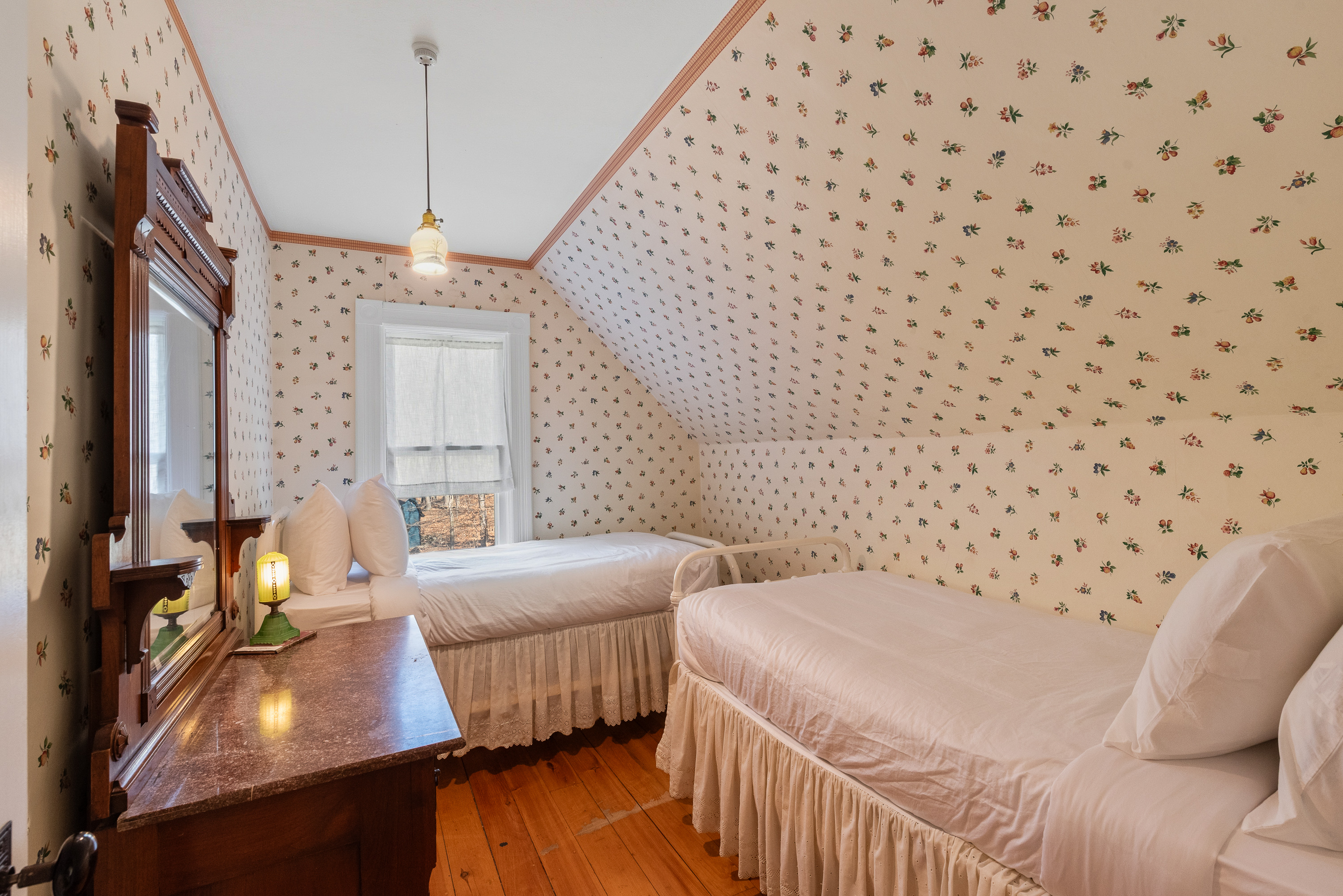 Another 2nd floor dual twin bedroom.