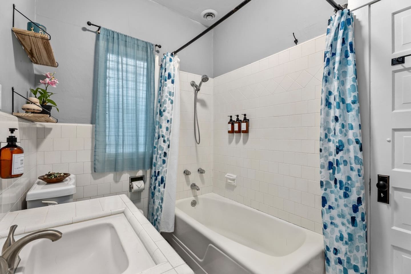 The full bathroom connects two bedrooms.