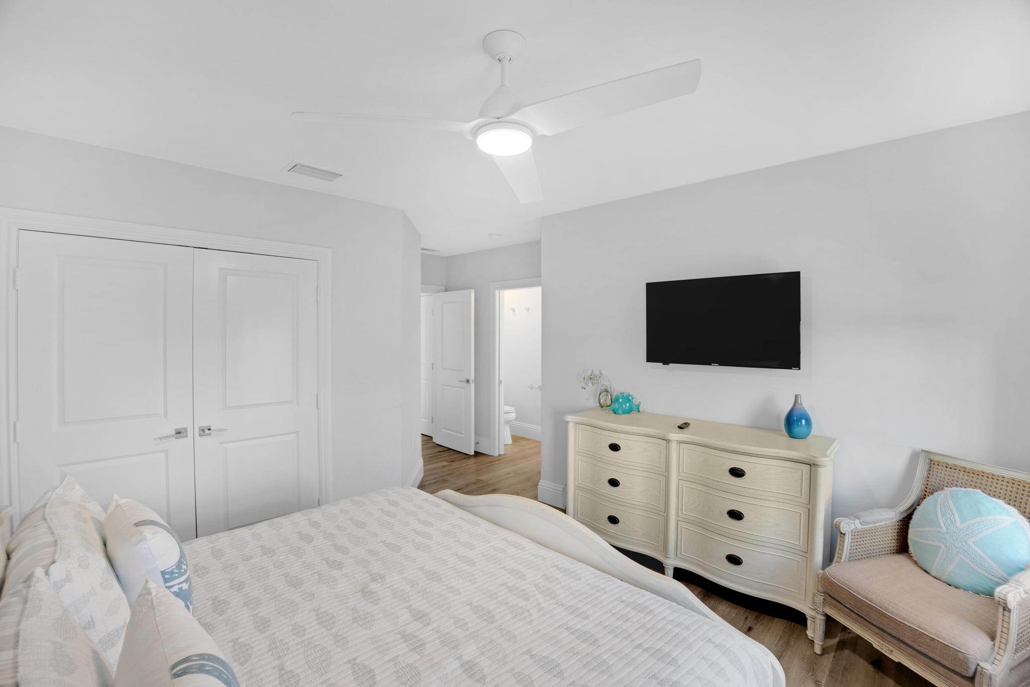 Junior Master, King Bed, Upstairs, with En Suite Bathroom
