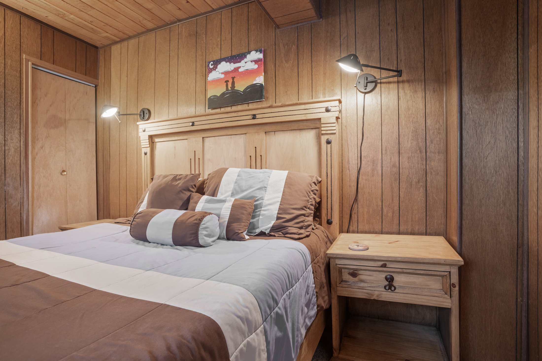 Bedroom 1 - Reading Lights