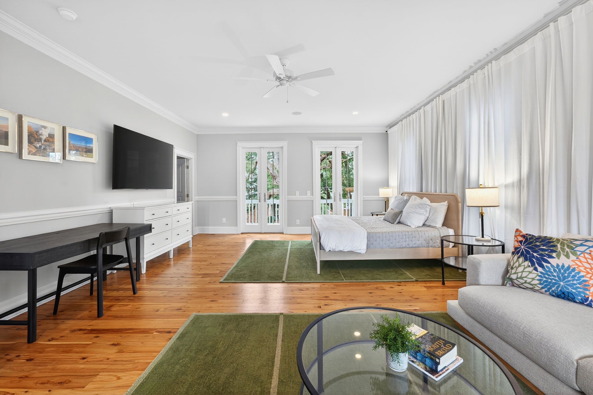 King Room 3 with Seating Area | Sun Kissed by the Sea | 3007 Cameron Blvd | Isle of Palms, SC | IOP Escapes