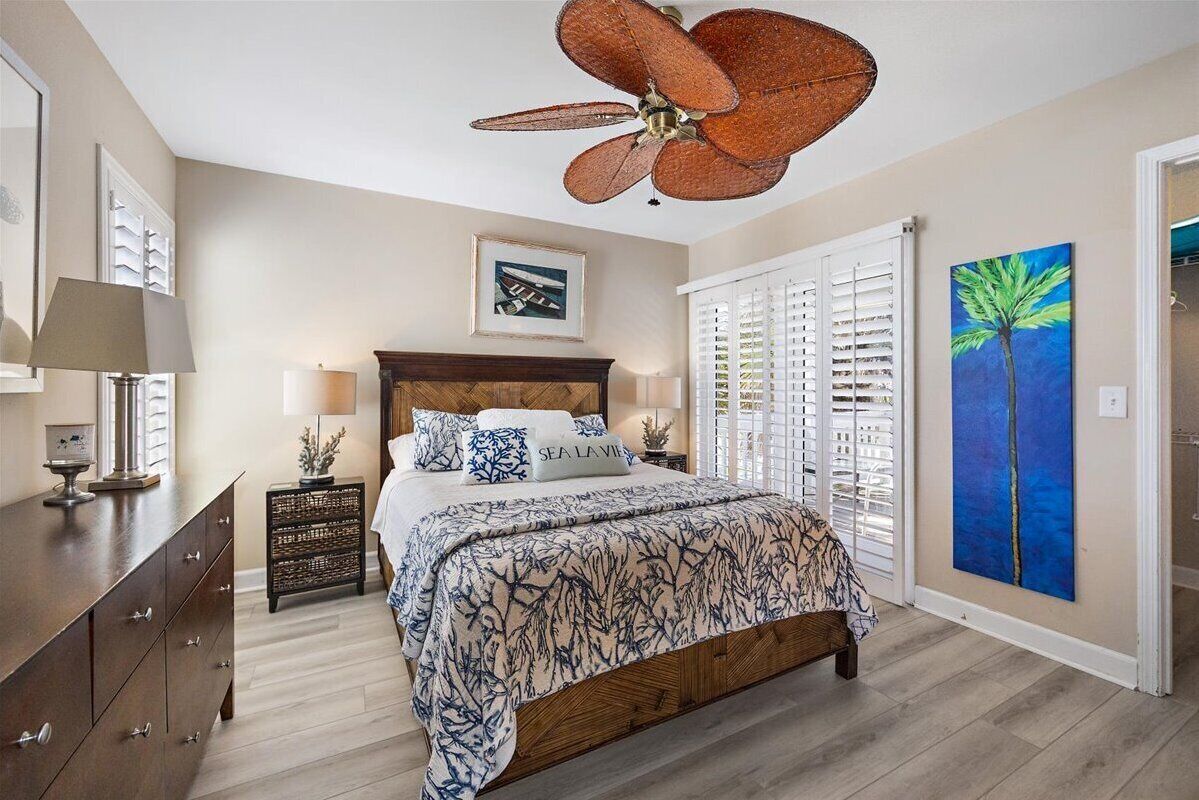 Upstairs queen room shares bath with trundle bed room