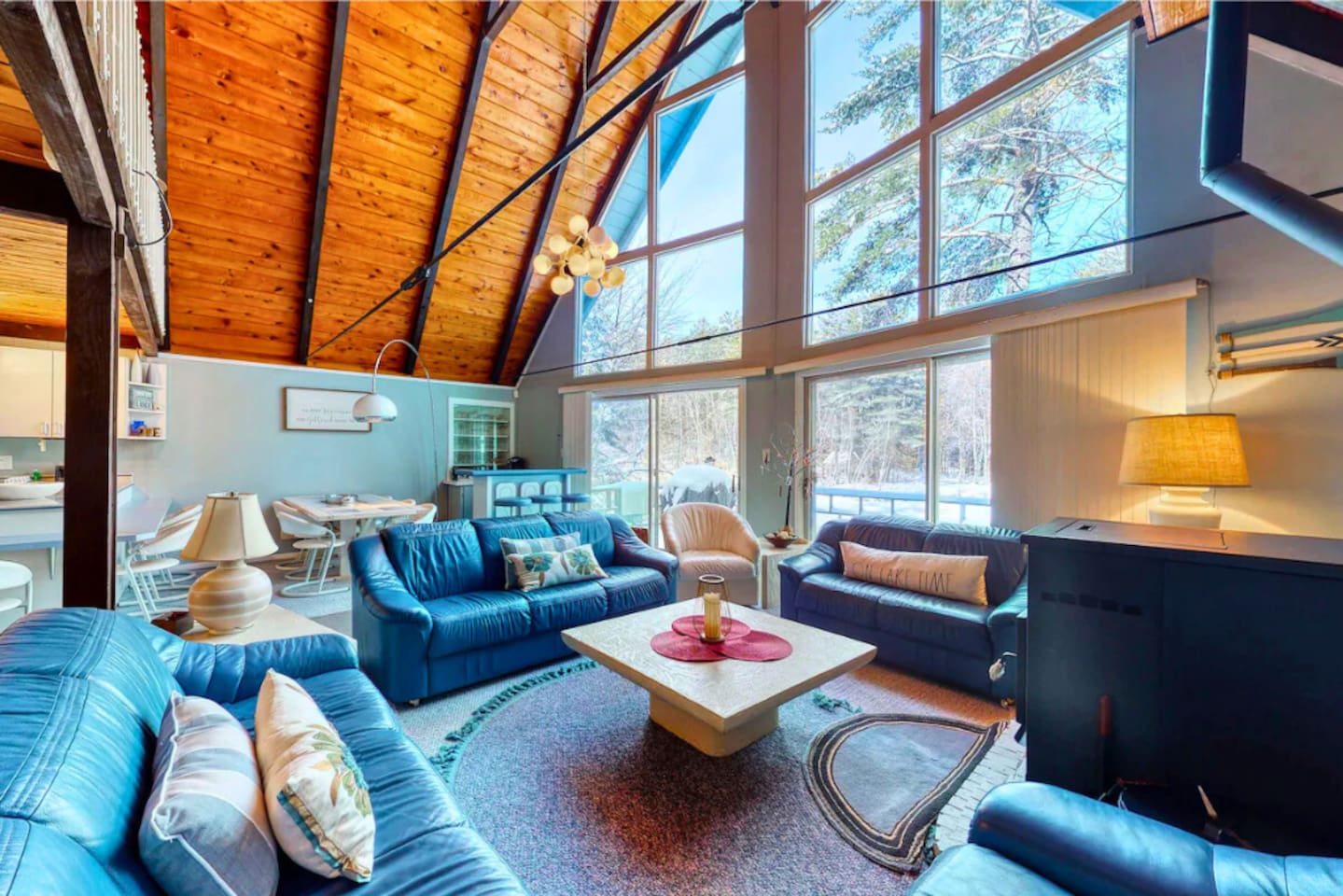 Relax next to the pellet stove after a long day on the ski slopes!