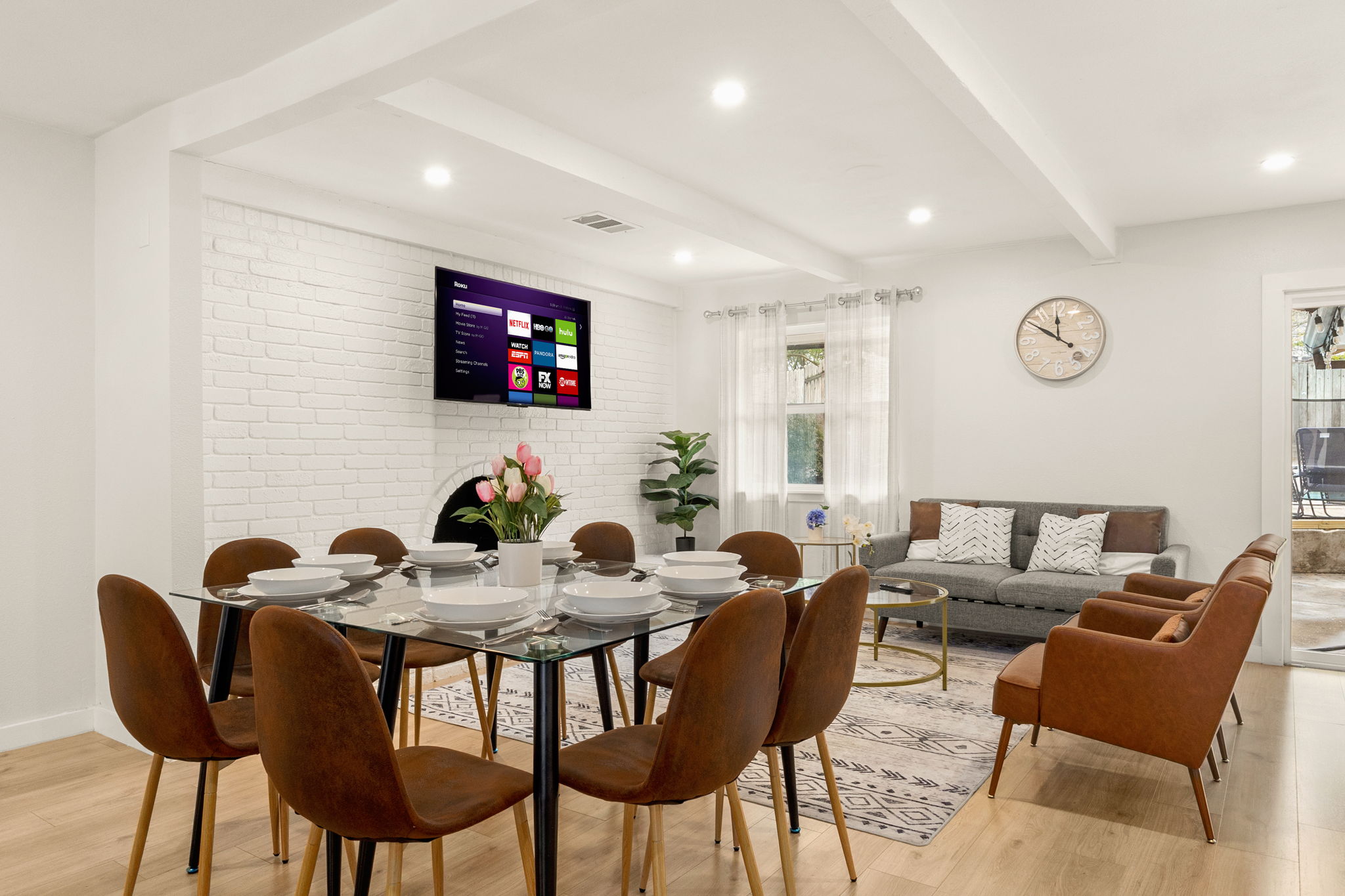 Open-concept living & dining—perfect for gathering, dining, and relaxing together ✨
