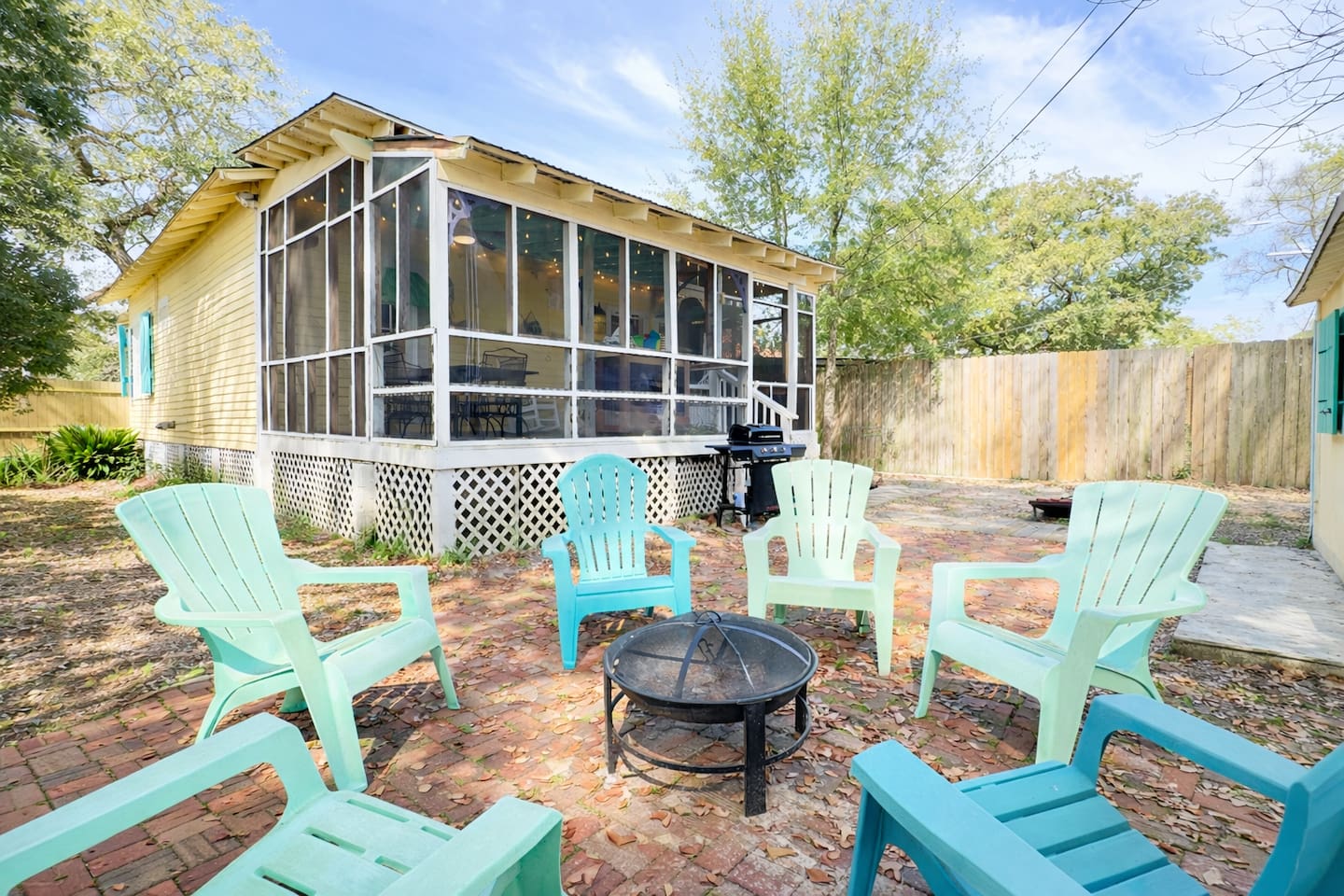 Backyard oasis with firepit, games, bar & pet-friendly yard
