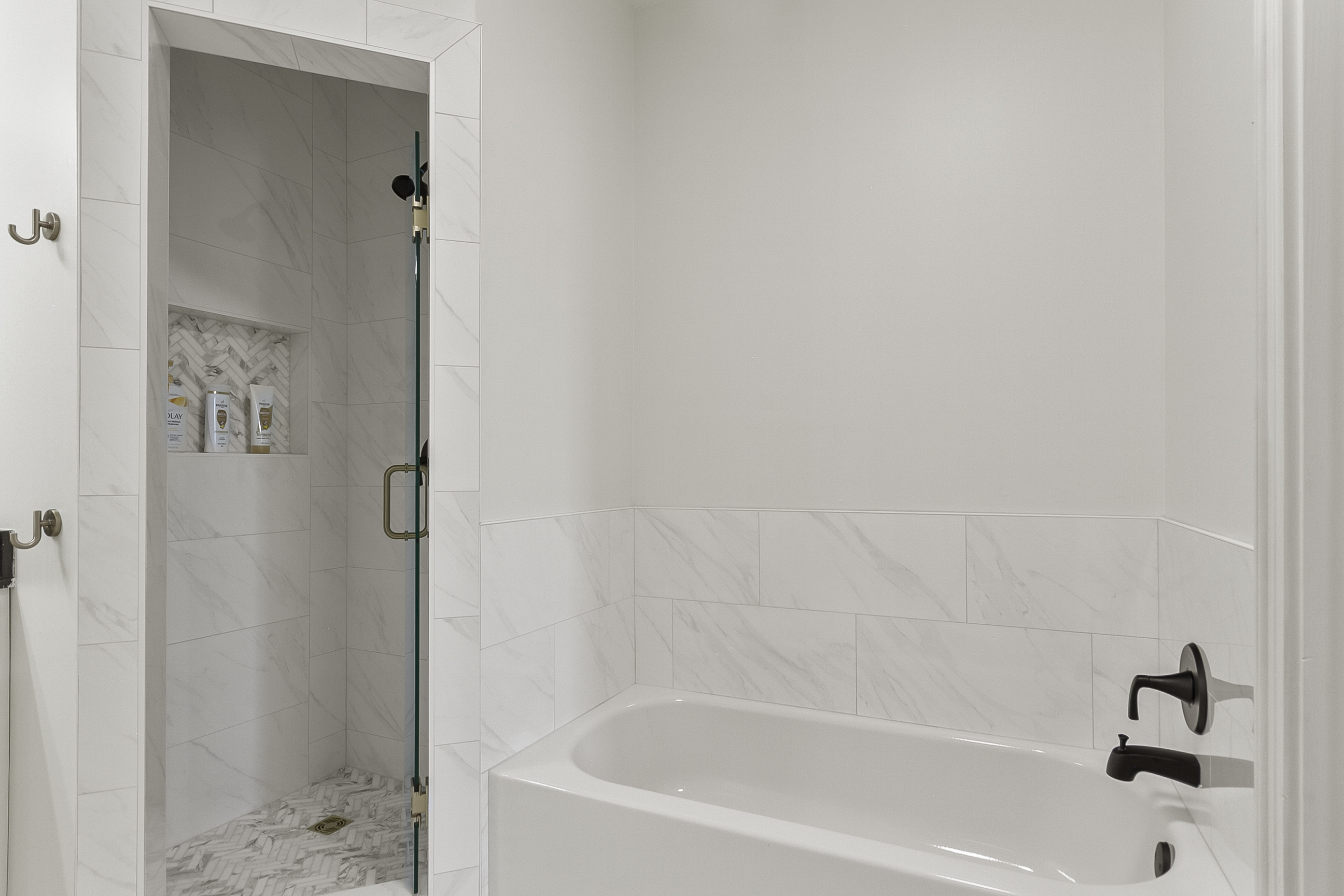 Master EnSuite Tub and Shower