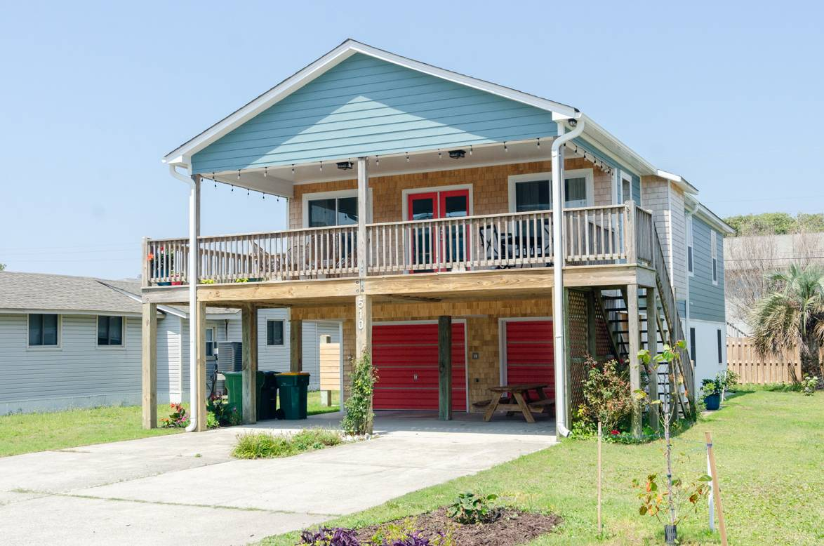 0.1 miles to public beach access