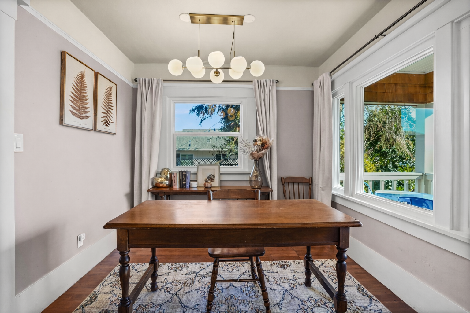 Need to catch up on work? A dedicated workspace provides a comfortable and quiet spot to answer emails, take video calls, or stay productive during your stay.