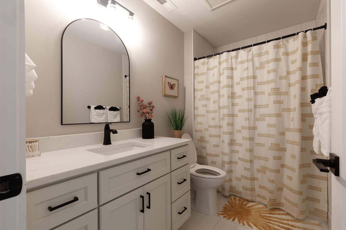 Second full bathroom with a tub