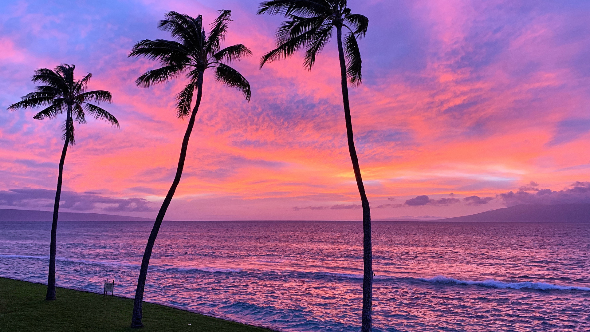 Golden hour hits different when you’re oceanfront in Maui