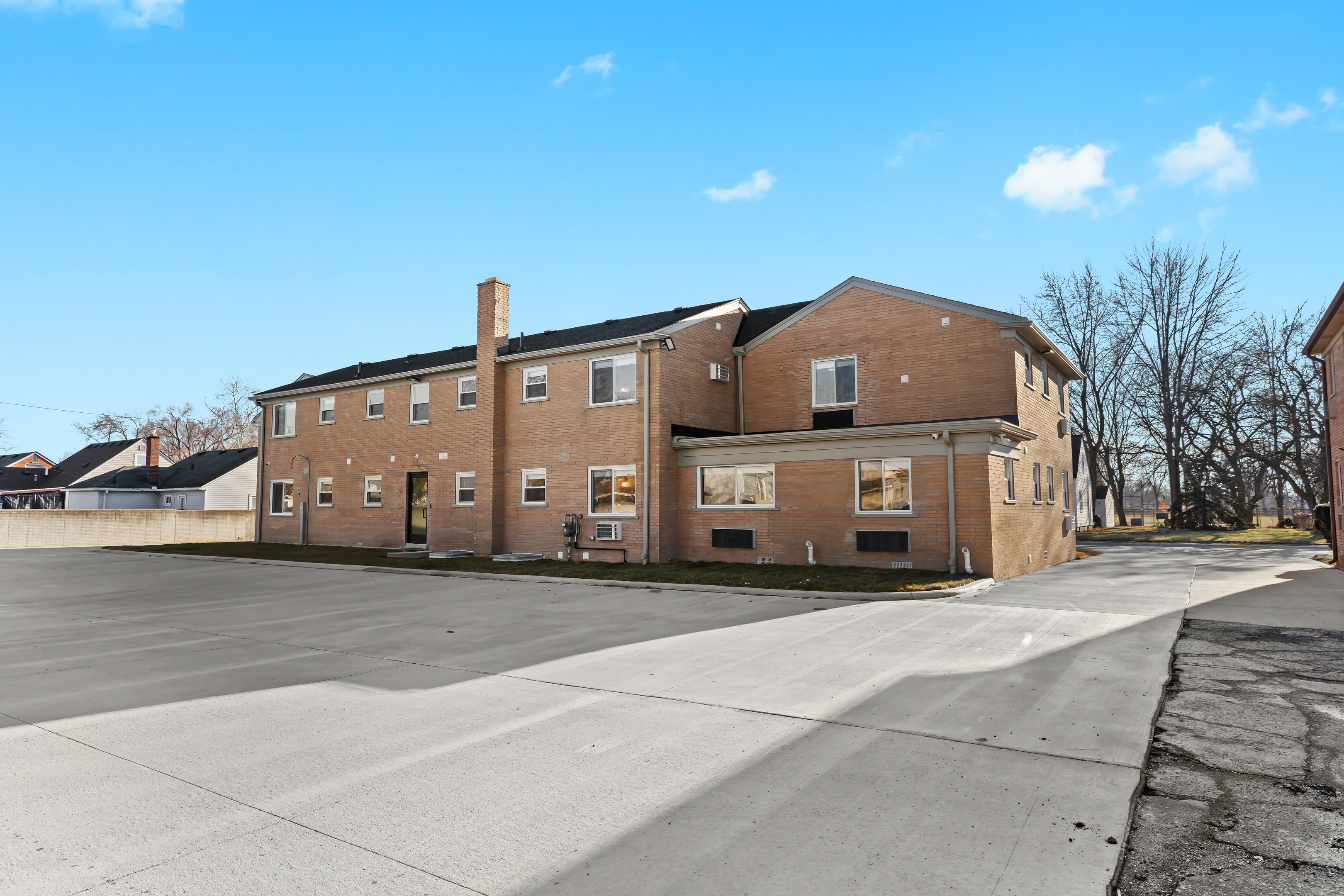 Spacious brick building with ample parking and easy access, set in a quiet area—offering a comfortable, hassle-free stay from arrival to departure.