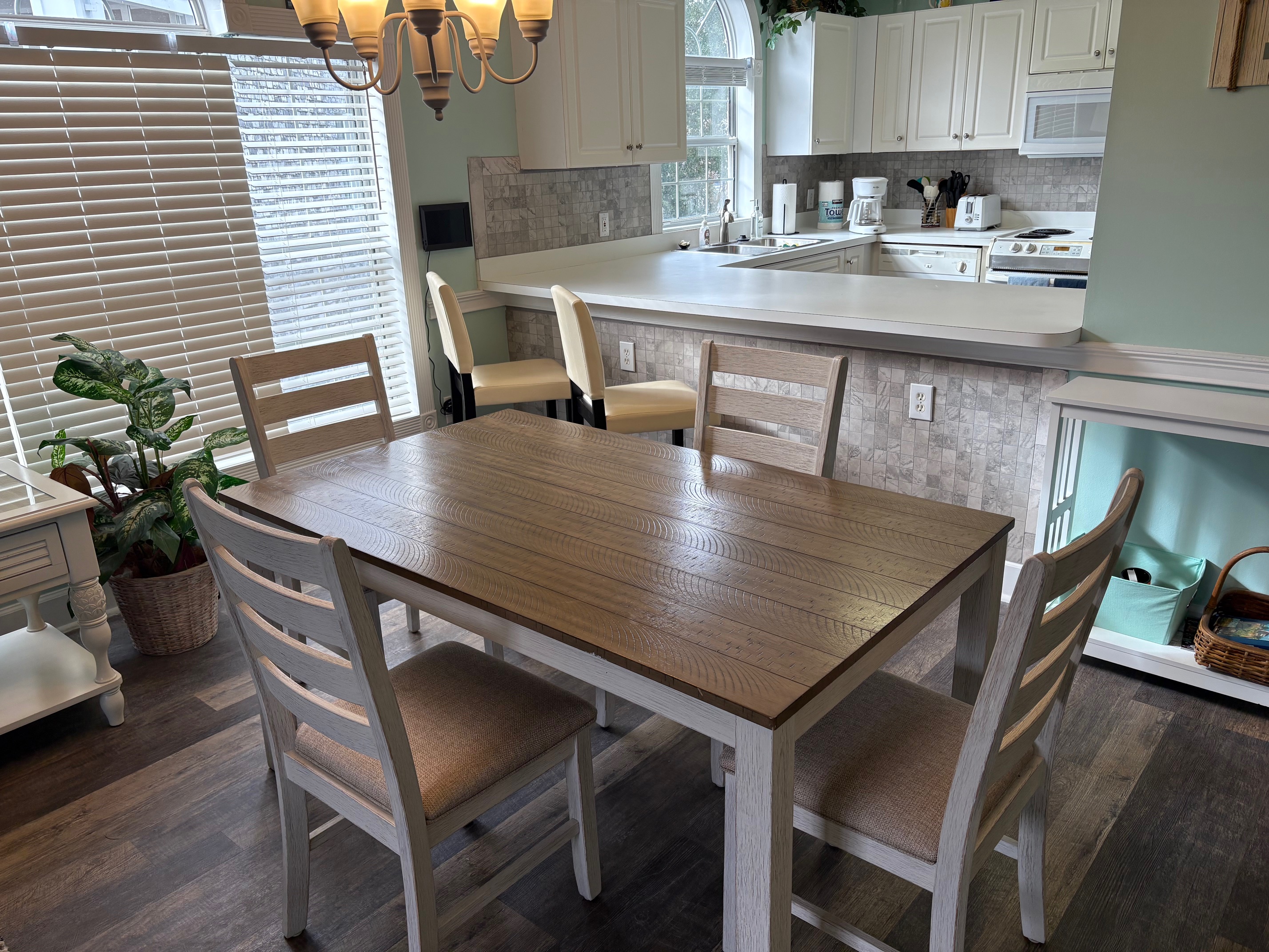 Dining Room/Breakfast Bar