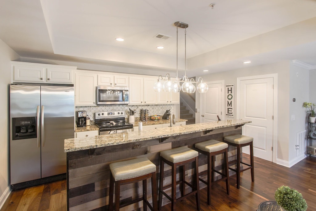 4 seater breakfast bar for your dining needs