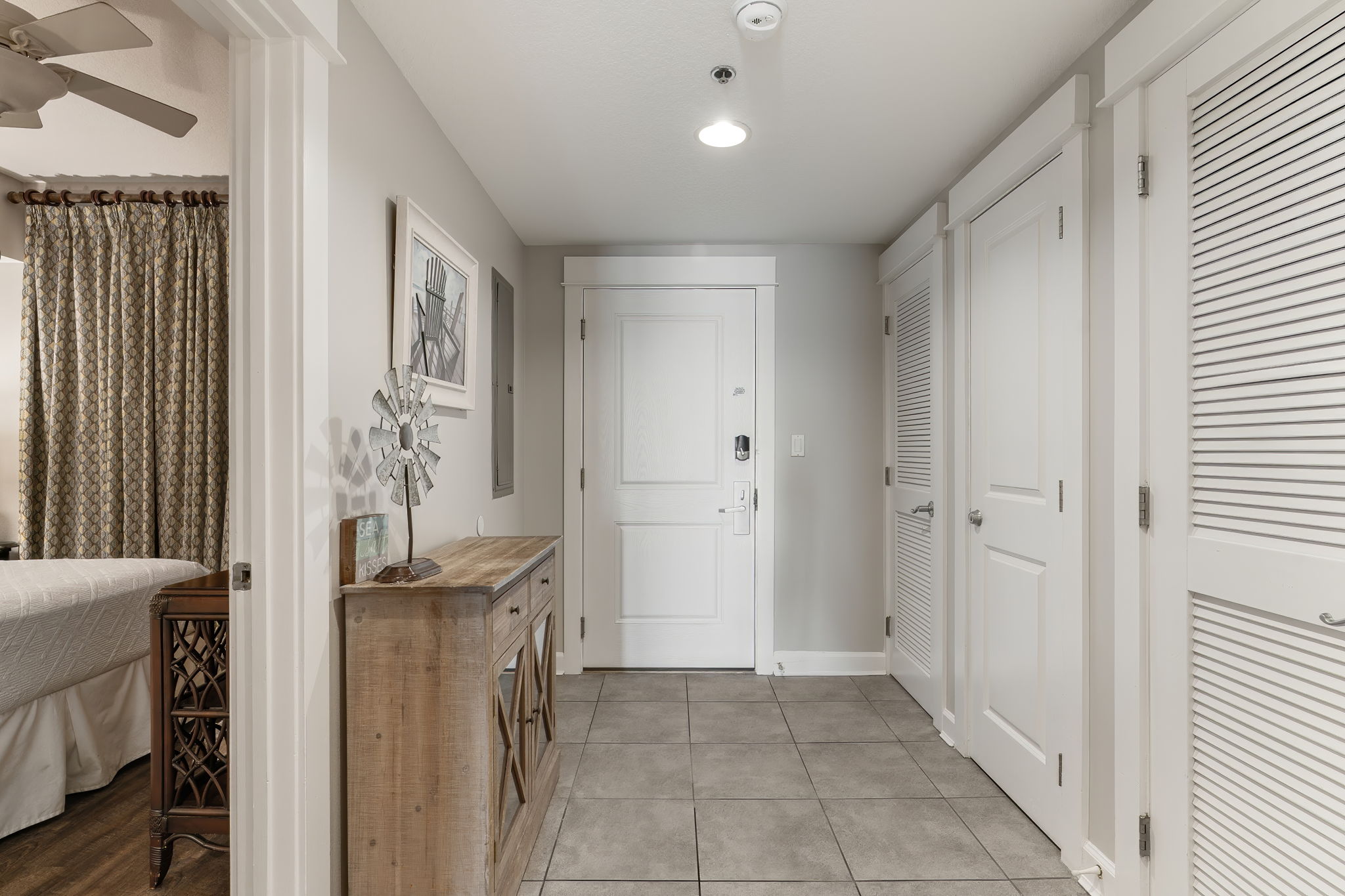 Specious entry way