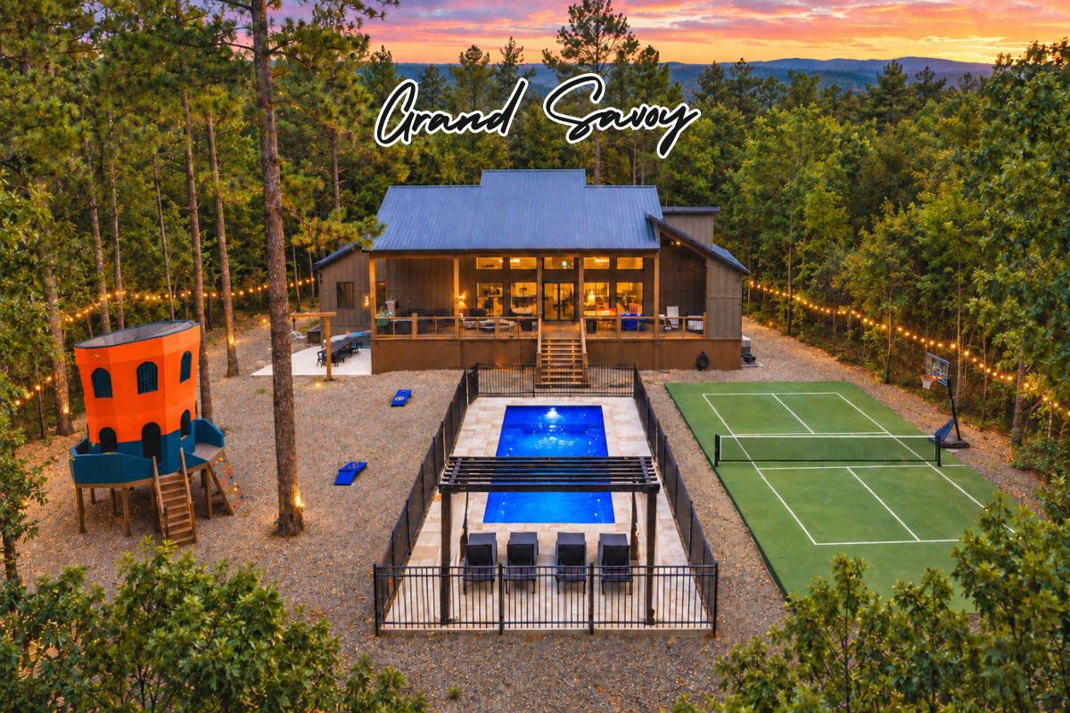 Broken Bow Luxury Cabin with so many things to do. Creek, Pool, Pickleball, Basketball so much more.