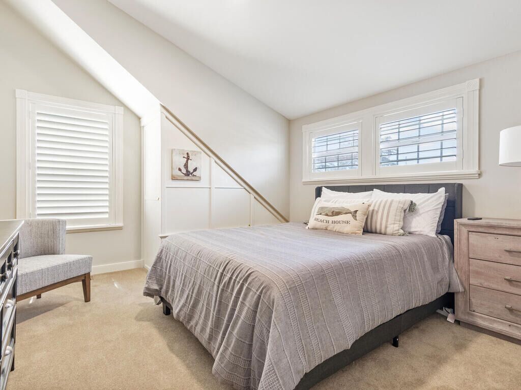 Upstairs - guest bedroom