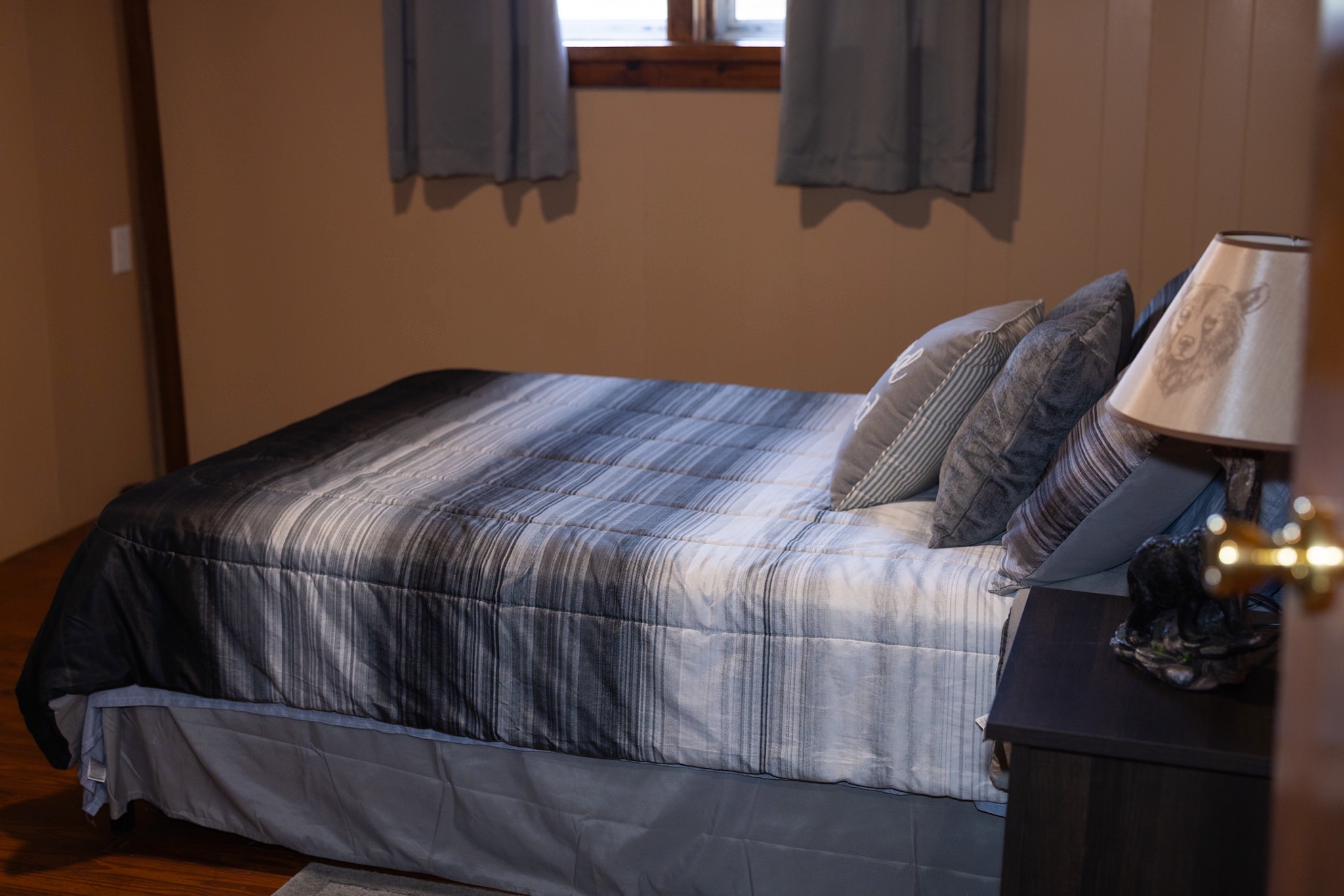 Queen Bed + Bunk Bed