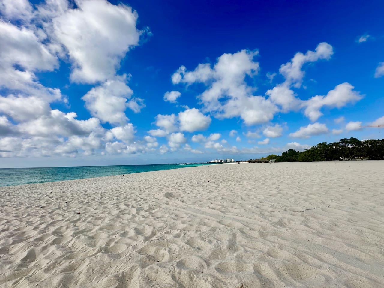 the stunning beauty of Eagle Beach