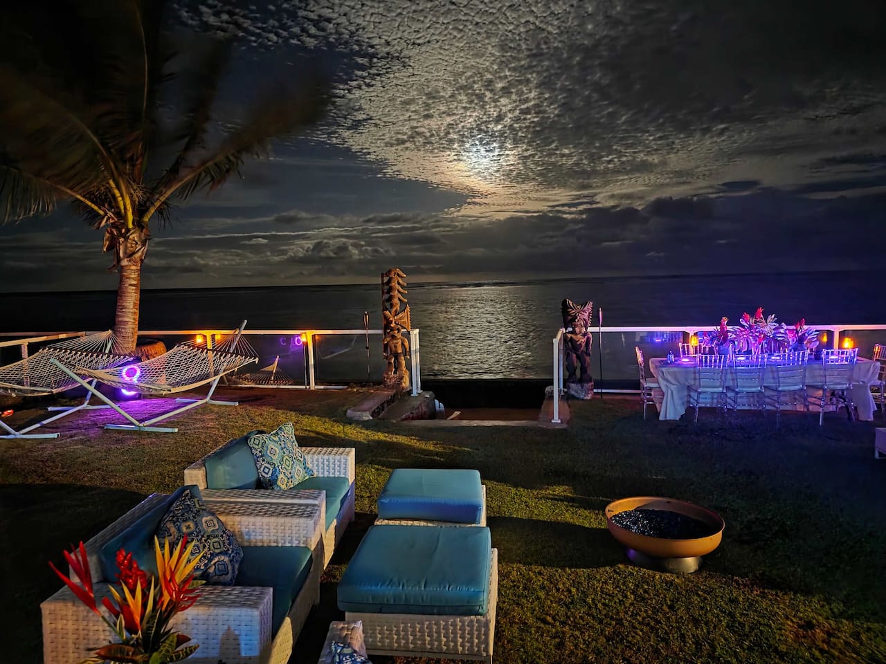 Ethereal moonrises from the horizon like this are absolutely breathtaking and will leave you in awe forever.