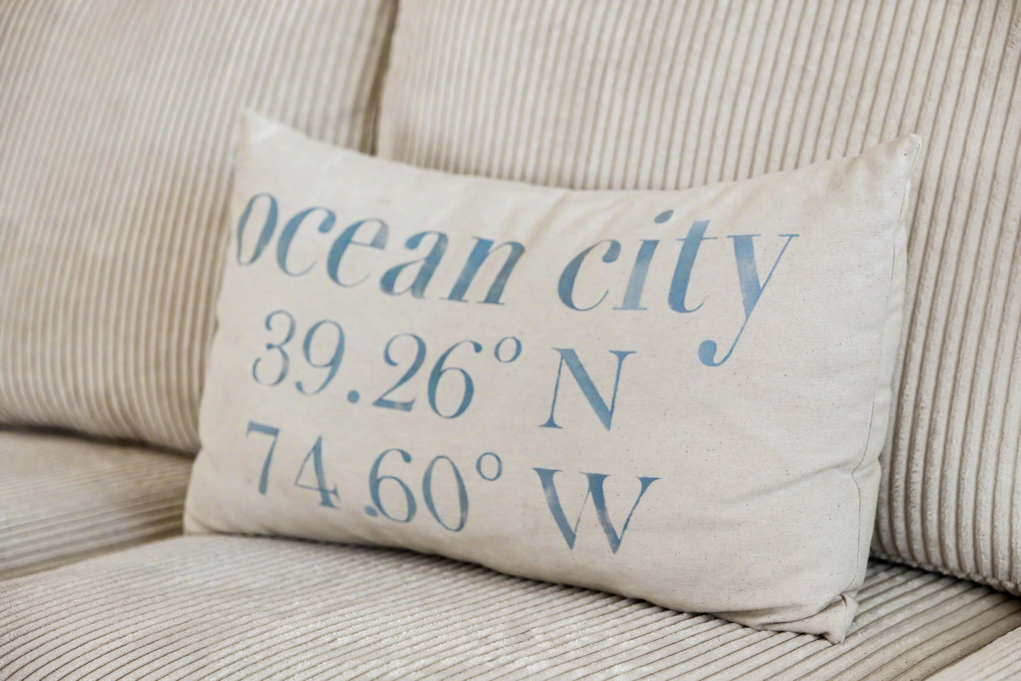 living_room_throw_pillow_ocean_city