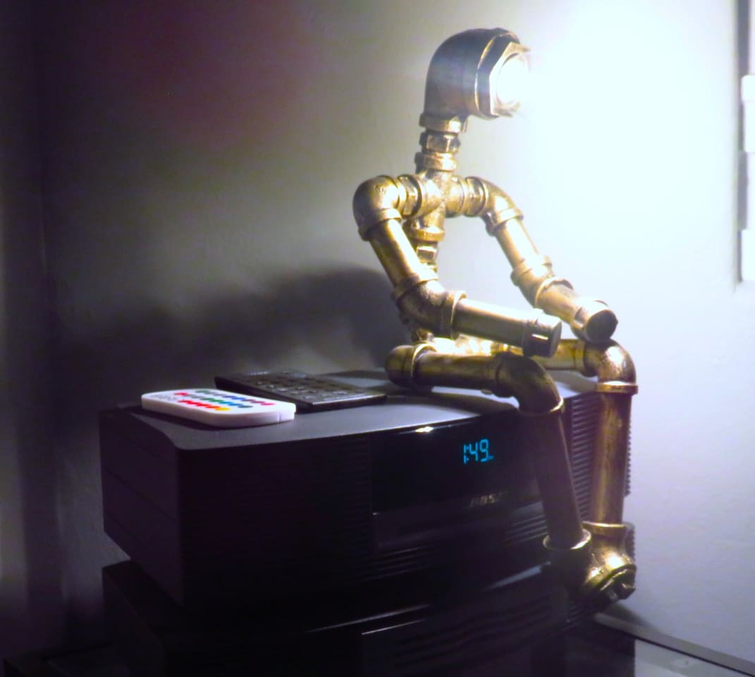 Howie SHOG's partner, junior Innkeeper in training. 