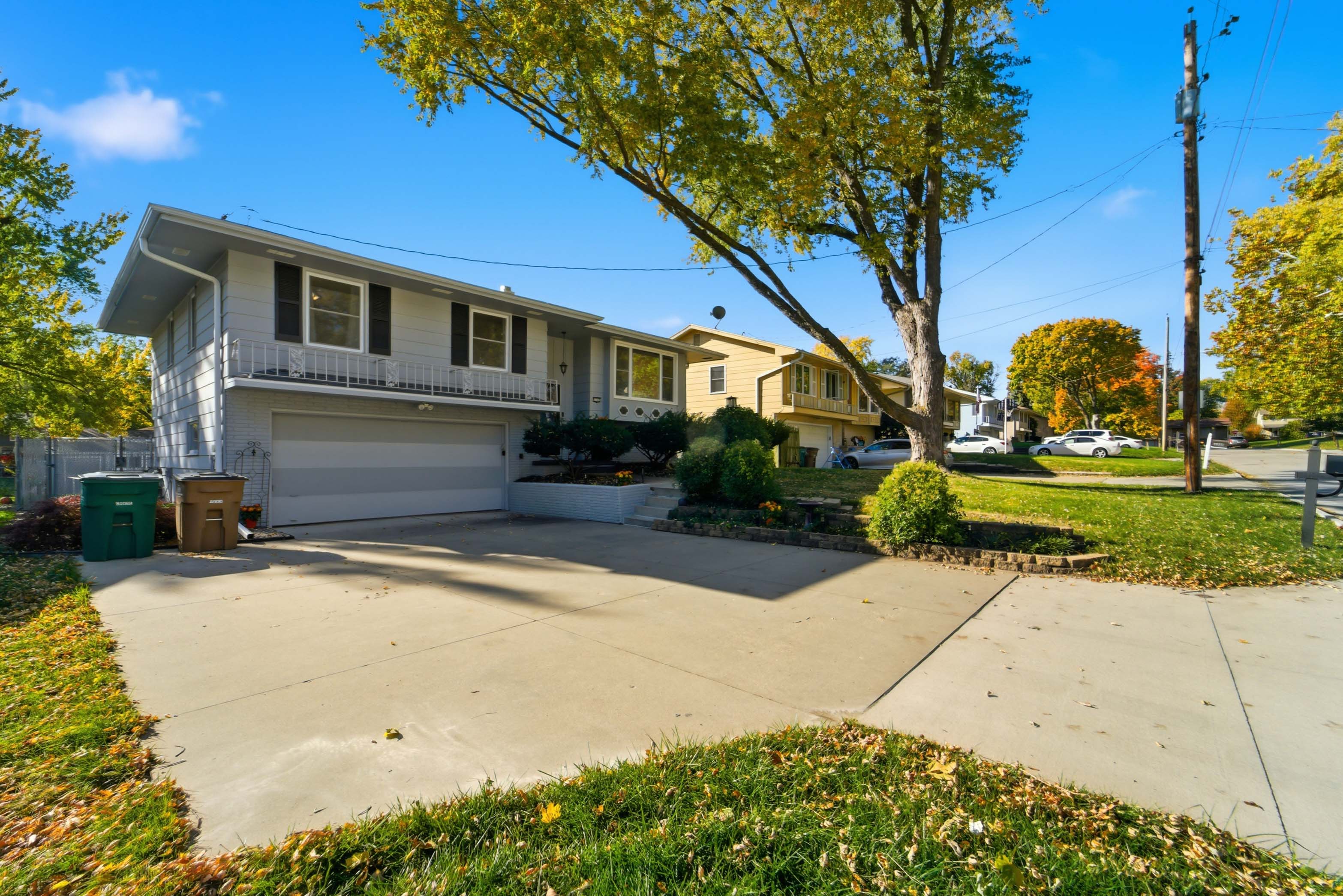 The Cozy Heights Retreat is located in a well-established, quiet, and safe Windsor Heights neighborhood. With a 4-car driveway, there's plenty of off-street parking for the entire family. You can also safely park for free on the street if needed.