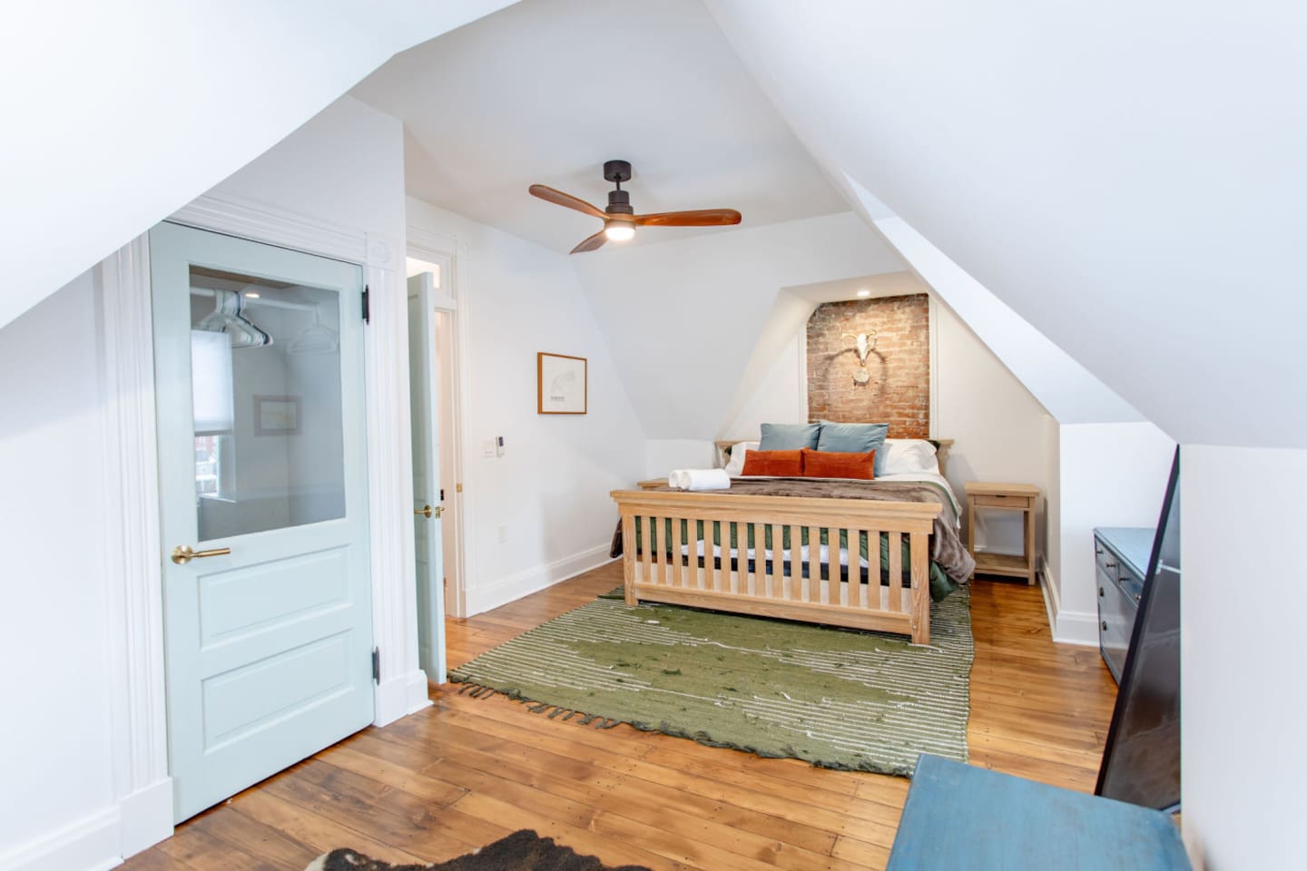 Spacious bedroom.