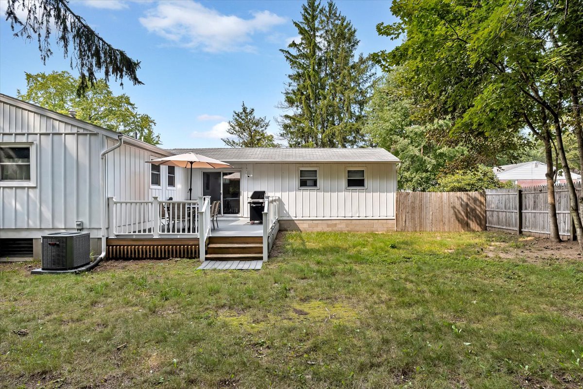 Backyard – Fenced Yard & Deck