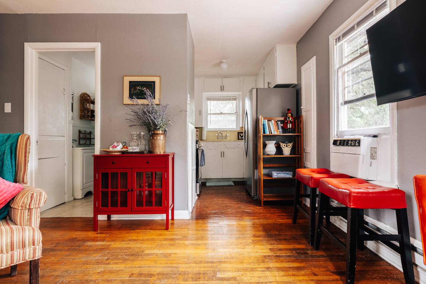 beautiful living with full kitchen, TV
