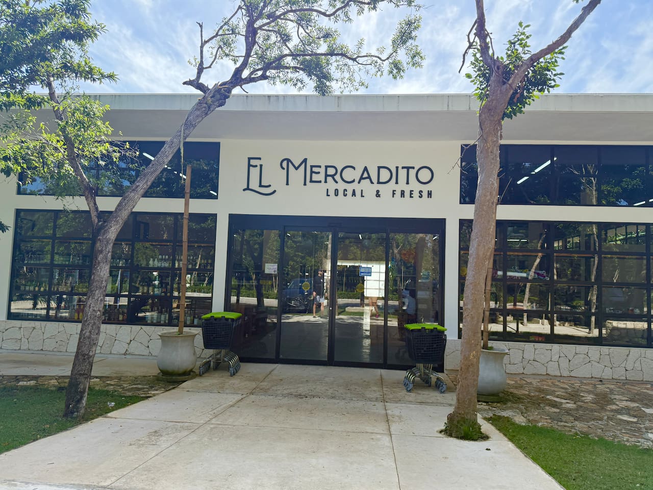 The grocery store is past the clubhouse and driving range. It has early everything you need for a comfortable stay. Meat, diary, eggs, alcohol, fresh fruit and vegetables, bakery goods, and household supplies. 