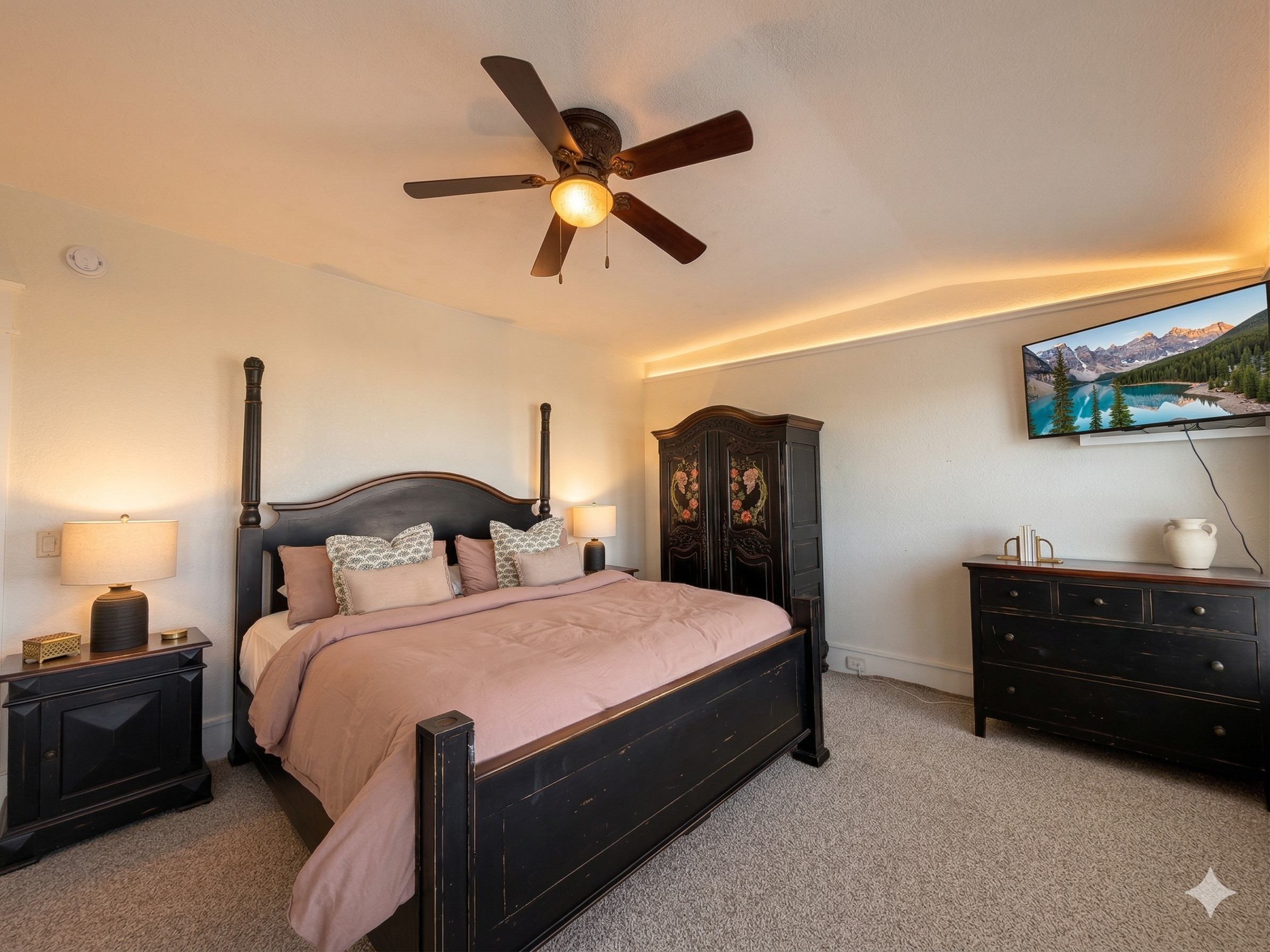The Mark Twain — Queen Bedroom (2)