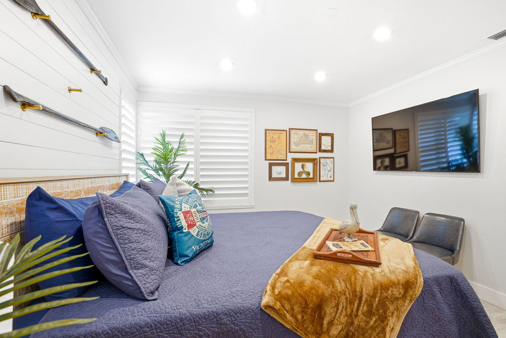 With nautical details and a cozy King bed setup, this space is perfect for relaxing after a day of beach walks and sunshine.