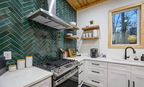 Fully equipped kitchen with modern finishes