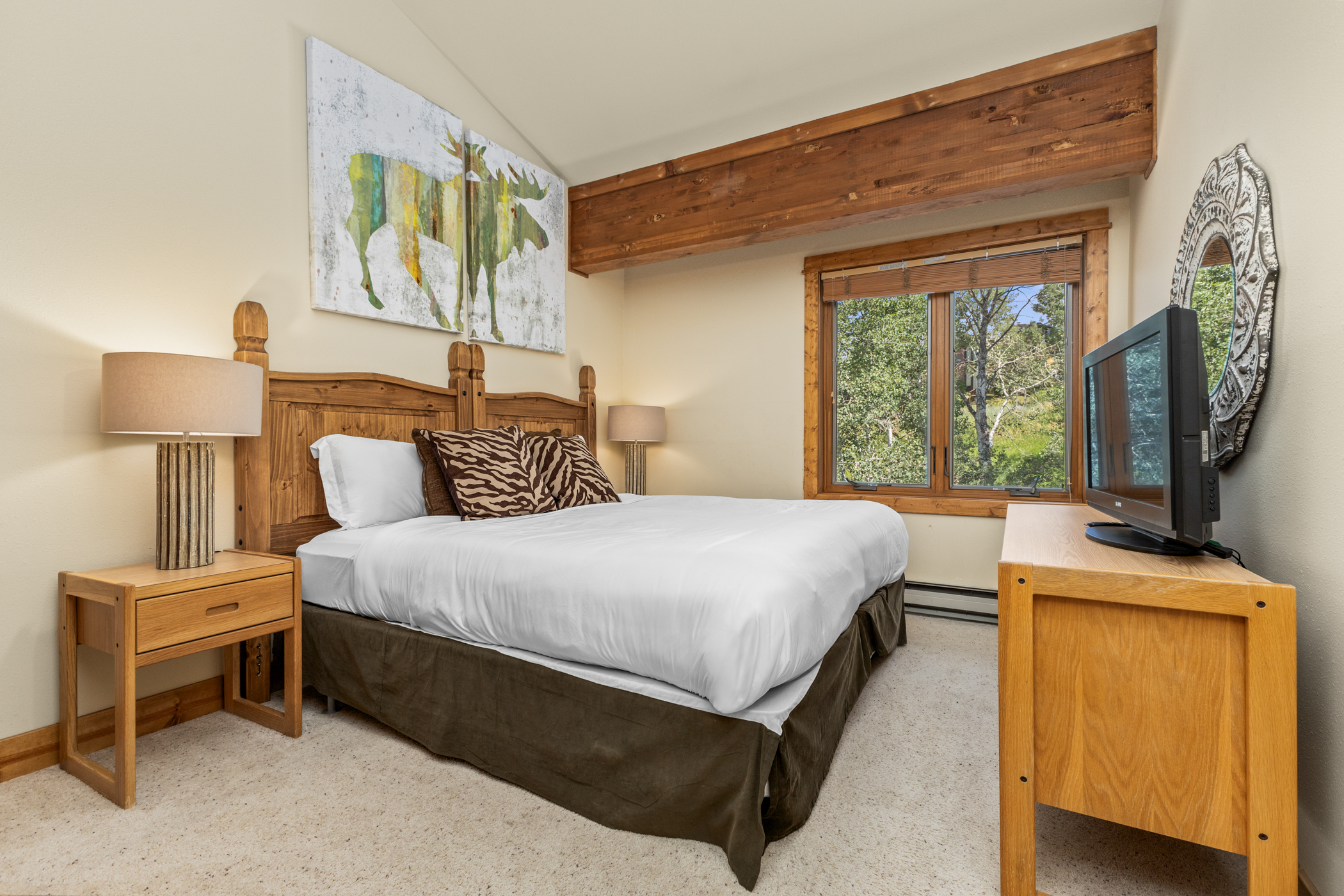 2nd Floor Bedroom #1 | HDTV