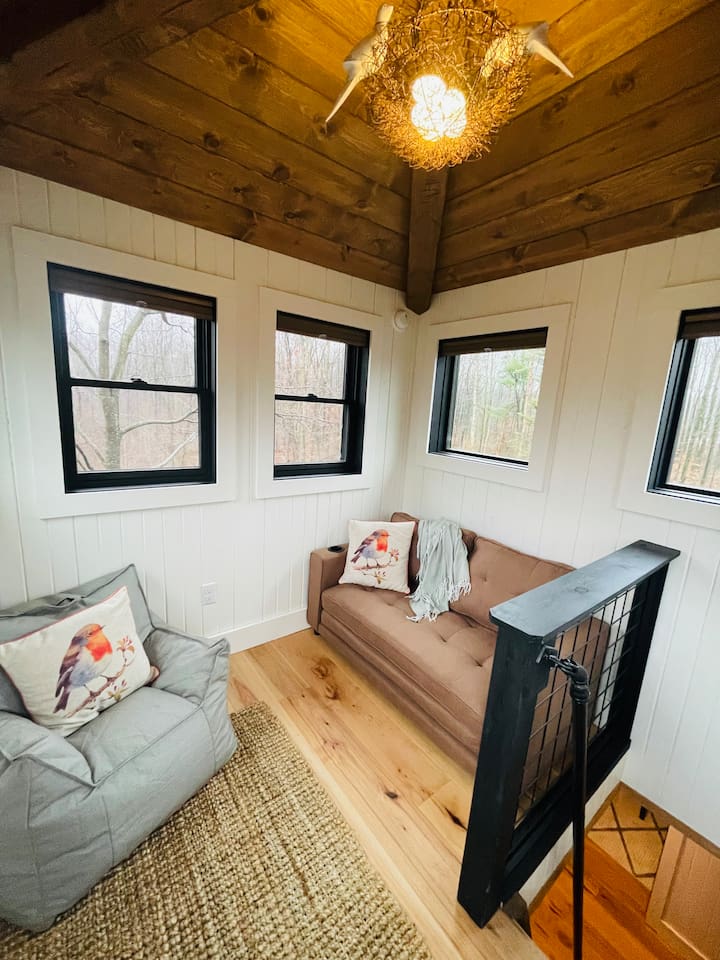 Third story lookout tower. This futon pulls out into a twin bed.
Please note: the only access is by the ships ladder.