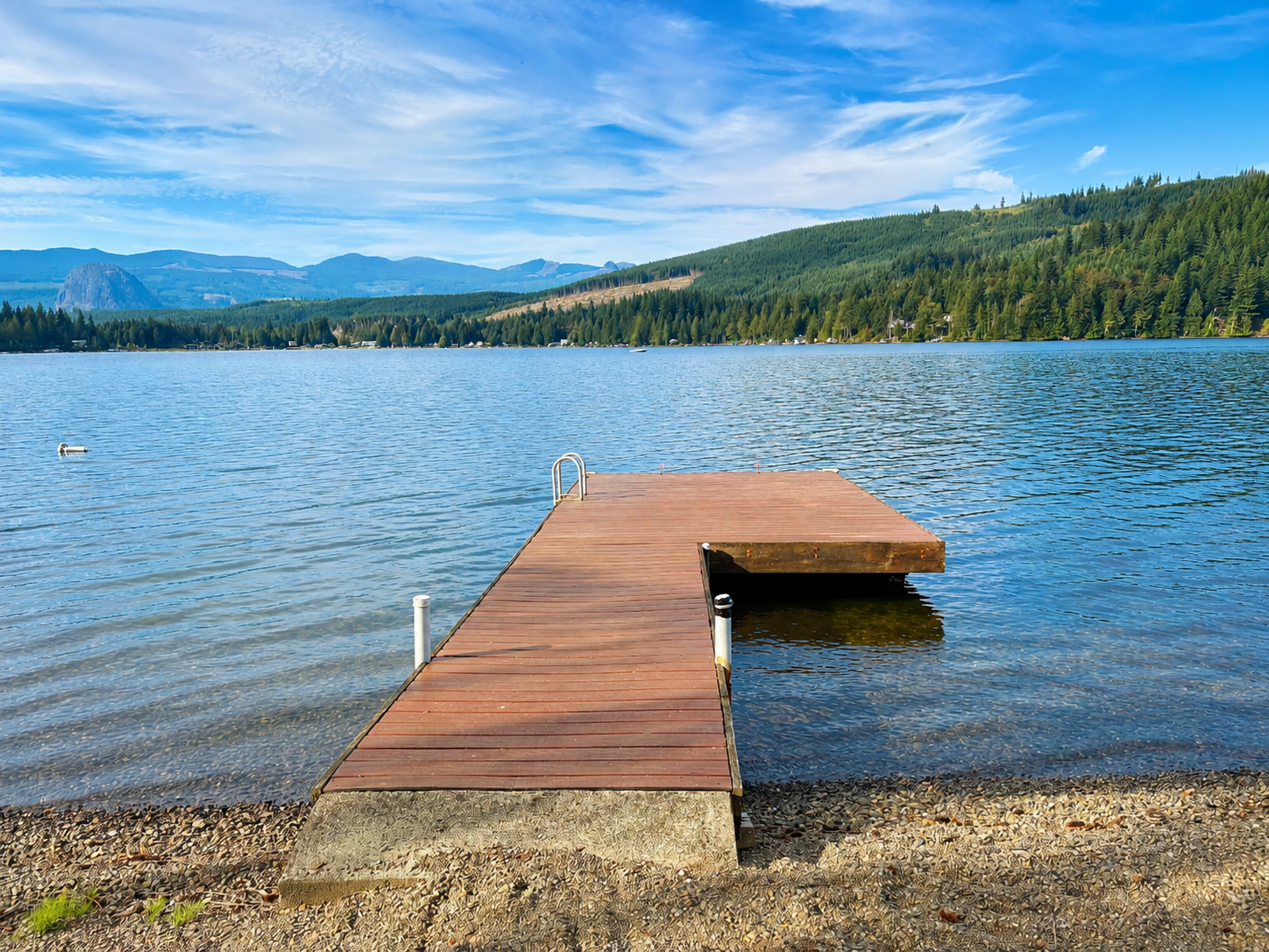 Private dock with space to bring your boat and enjoy easy access to the lake.